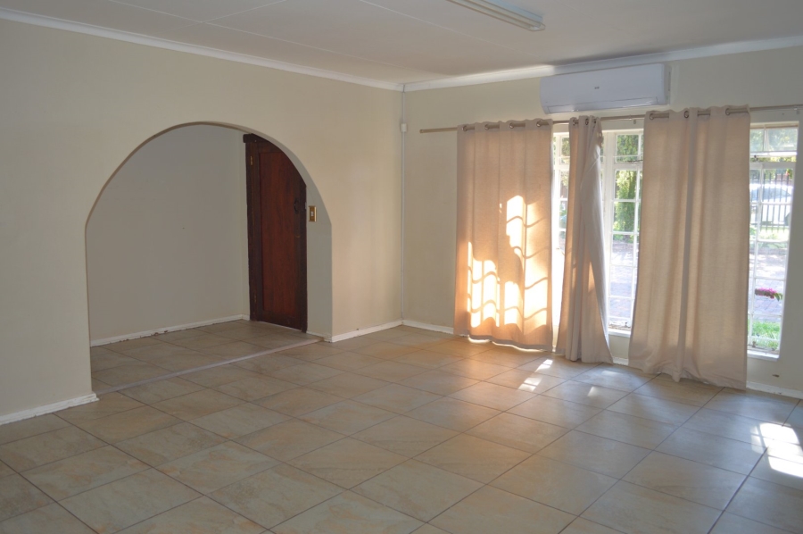 5 Bedroom Property for Sale in Flamwood North West